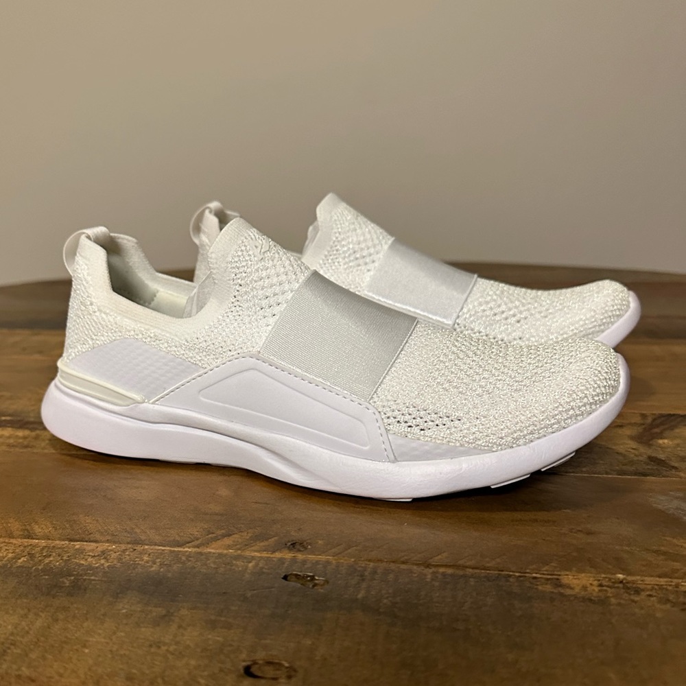 APL Techloom Bliss Sneakers in White/Metallic Pearl size 7 Like New!